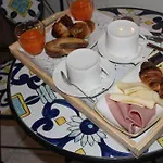 Le 3 Isole - Guest In Family Home, Pensión 3*